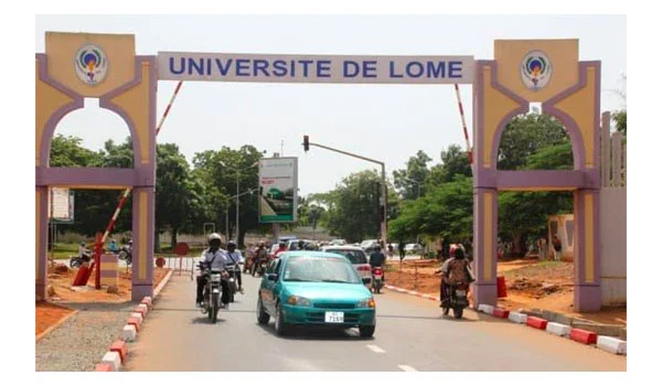 S'inscrire à l'UL Togo sur www.etu.univ-lome.tg 